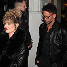 Álvaro Muñoz Escassi y Sheila Casas, en de la fiesta navideña de Unicorn.