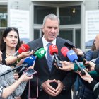 Archivo - El portavoz de VOX, Javier Ortega Smith, atiende a los medios de comunicación.