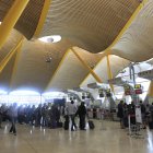 Archivo - Aeropuerto de Barajas, turismo, turistas, viajeros, viajes, avión, AENA, salidas, llegadas, retrasos, maletas, equipaje, embarque, embarcar.