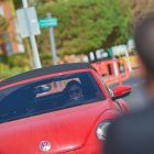 Archivo - Una mujer conduce un coche.