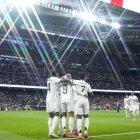 Los jugadores del Real Madrid celebran un gol ante el Rayo Vallecano.