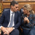 (Foto de ARCHIVO)
El presidente del Gobierno, Pedro Sánchez y la vicepresidenta segunda y ministra de Trabajo, Yolanda Díaz, durante una sesión de control, Congreso de los Diputados, a 12 de febrero de 2025, en Madrid (España). Durante la sesión de control, la primera de 2025, el Ejecutivo se enfrenta a las preguntas e interpelaciones de la oposición que se han centrado en la imputación del Fiscal General, la administración Trump y la subida de los impuestos. Tras la sesión de control se votará la convalidación o derogación de la ley ‘ómnibus’ por el que se aprueban medidas urgentes en materia económica, de transporte, de Seguridad Social, y para hacer frente a situaciones de vulnerabilidad.

Eduardo Parra / Europa Press
12 FEBRERO 2025;CONGRESO;SESIÓN DE CONTROL
12/2/2025