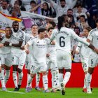Los jugadores del Real Madrid celebran un gol.