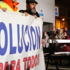 Archivo - Decenas de personas durante una protesta de trabajadores de Alcoa, a 30 de octubre de 2024, en San Cibrao, Lugo, Galicia (España). 