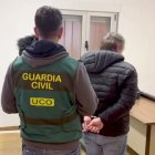 Imagen facilitada por la Guardia Civil de la detención del prófugo perteneciente al 'Clan de los Hilarios'.