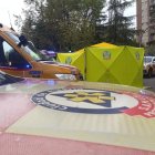 Muere un motorista al estamparse contra un coche que esperaba en un semáforo de la avenida de la Aviación.