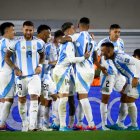 Los jugadores de Argentina celebran un gol.