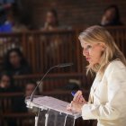 La vicepresidenta segunda y ministra de Trabajo y Economía Social, Yolanda Díaz, participa en la jornada ‘La Dignidad del Cuidado y de las Cuidadoras: Un Diálogo a Tres Voces’, a 9 de abril de 2025, en Deusto, San Sebastián, País Vasco (España).