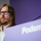 Archivo - El secretario de Organización y Portavoz de Podemos, Pablo Fernández, durante una rueda de prensa, a 2 de septiembre de 2024, en Madrid (España).