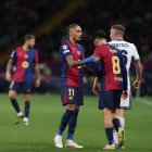 Raphinha y Pedri, en el Barcelona - Inter de Milán.