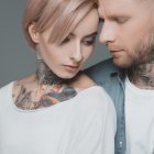 Pareja con tatuajes