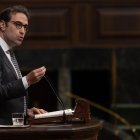 El ministro de Economía, Carlos Cuerpo, interviene durante una sesión plenaria en el Congreso de los Diputados, a 9 de abril de 2025, en Madrid (España).