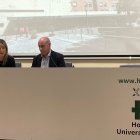 El diputado de Servicios Municipales, José Luis Hidalgo, junto a la delegada de Salud, Elena González.