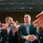 Archivo - El presidente del Gobierno y secretario general del PSOE, Pedro Sánchez (d) y el entonces secretario general del PSOE de Aragón y candidato a la Presidencia del Gobierno autonómico, Javier Lambán en mayo de 2023.