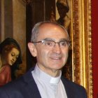 Archivo - El sacerdote Juan Román, nuevo canónigo de la Catedral de Badajoz.