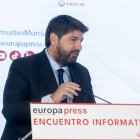 El presidente de la Región de Murcia, Fernando López Miras, interviene durante un encuentro informativo de Europa Press, en el hotel Rosewood Villa Magna, a 13 de mayo de 2025, en Madrid (España).
