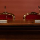 Dos asientos en la Sala Manuel Broseta Pont del Senado