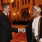 Archivo - El Rey Felipe VI saluda a su Majestad Haitham bin Tariq, sultán de Omán, para presentarle condolencias por el fallecimiento de su Majestad Qabus bin Said al Said, en Omán (Oriente Medio), a 14 de enero de 2020.