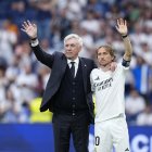 Ancelotti y Luka Modric se despiden del Bernabéu.