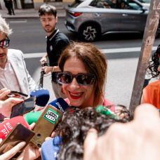 Leire Díez atiende a los medios a su llegada a la sede del PSOE en Ferraz, a 3 de junio de 2025.