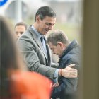 El presidente del Gobierno, Pedro Sánchez, junto al presidente de Castilla-La Mancha, Emiliano García-Page.