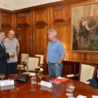 El ministro de Agricultura, Pesca y Alimentación, Luis Planas, ha recibido este viernes a diferentes representantes del comité de empresa de la planta de Azucarera de la Bañeza (León).