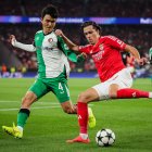 Álvaro Carreras, en un partido con el Benfica.