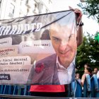 Concentración en la sede del PSOE en Ferraz, a 12 de junio de 2025.