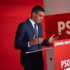 El secretario general del PSOE y presidente del Gobierno, Pedro Sánchez, durante la rueda de prensa de este lunes.