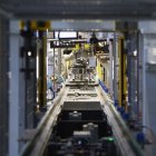 Archivo - Detalle de un túnel de montaje de Renault.