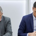 Pedro Sánchez y Santos Cerdán durante una reunión de la Ejecutiva Federal del PSOE en enero de 2023.