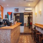 Interior de la Taberna Garibaldi propiedad de Pablo Iglesias en Lavapiés.