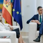 Pedro Sánchez y Yolanda Díaz en una reunión en Moncloa para abordar la crisis abierta por Santos Cerdán.