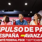 Pedro Sánchez junto a Cristina Narbona y María Jesús Montero durante la reunión del Comité Federal del PSOE del 7 de septiembre de 2024.