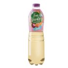 Botella del té verde mango y maracuyá de Mercadona, formato 1,5 litros, colocada sobre fondo veraniego.