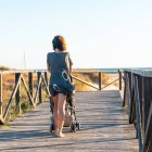 Conil sigue siendo un destino familiar, tranquilo y accesible, donde playa y vida local conviven con naturalidad.