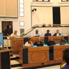 Carlos Baño presentando el informe en la Diputación de Alicante