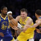 Doncic no pudo con los Warriors