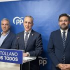 El alcalde de Puertollano, Miguel Ángel Ruiz, junto al vicesecretario nacional del PP, Elías Bendodo, y del presidente del PP de Castilla-La Mancha, Paco Núñez.

EUROPA PRESS
23/10/2025
