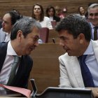 Vicente Barrera, cuando era vicepresidente del Consell, y el presidente, Carlos Mazón, en Les Corts, en una imagen de septiembre de 2023