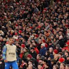 Trent Alexander-Arnold, calentando ante la que fue su afición