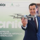 Juanma Moreno en la inauguración del Centro de IA en Granada.