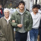 Glenn Close, Javier Calvo y Javier Ambrossi paseando por las calles de la capital, a 28 de octubre de 2025, en Madrid (España).

Jose Velasco / Europa Press
FAMOSOS;RODAJE;LOS JAVIS;ACTRIZ
28/10/2025