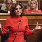 La vicepresidenta primera y ministra de Hacienda, María Jesús Montero, durante una sesión de control al Gobierno, en el Congreso de los Diputados, a 12 de noviembre de 2025, en Madrid (España). Sánchez ha acudido al Congreso para informar sobre los resultados de las últimas cumbres internacionales, la reunión del último Consejo Europeo y la situación de los servicios públicos en España, entre otros asuntos. La sesión se ha visto marcada por la falta de presupuestos para 2026 y el bloqueo de Junts al Gobierno de coalición.

Eduardo Parra / Europa Press
12 NOVIEMBRE 2025;CONGRESO DE LOS DIPUTADOS
12/11/2025