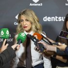 La vicepresidenta segunda y ministra de Trabajo y Economía Social, Yolanda Díaz, atiende a los medios. 
Jesús Hellín / Europa Press
17/11/2025