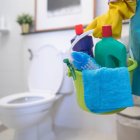 El desinfectante sin lejía de Mercadona se ha convertido en un imprescindible en la limpieza del baño gracias a su fórmula eficaz y suave con las superficies.