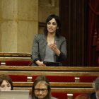 La portavoz del grupo mixto del parlament de Cataluña, Silvia Orriols, durante una sesión de control al presidente de la Generalitat de Cataluña.