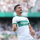 ELCHE, SPAIN - SEPTEMBER 21: Andre Silva of Elche CF celebrates scoring his team's first goal during the LaLiga EA Sports match between Elche CF and Real Oviedo at Estadio Manuel Martinez Valero on September 21, 2025 in Elche, Spain. (Photo by Aitor Alcalde/Getty Images)