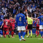 OVIEDO, SPAIN - NOVEMBER 23: Ilyas Chaira of Real Oviedo is shown a red card by referee Alejandro Quintero during the LaLiga EA Sports match between Real Oviedo and Rayo Vallecano de Madrid at Carlos Tartiere on November 23, 2025 in Oviedo, Spain. (Photo by Juan Manuel Serrano Arce/Getty Images)
