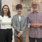 Los músicos Miriam Serrano y Daniel Bodí, junto a Carlos Carrascosa